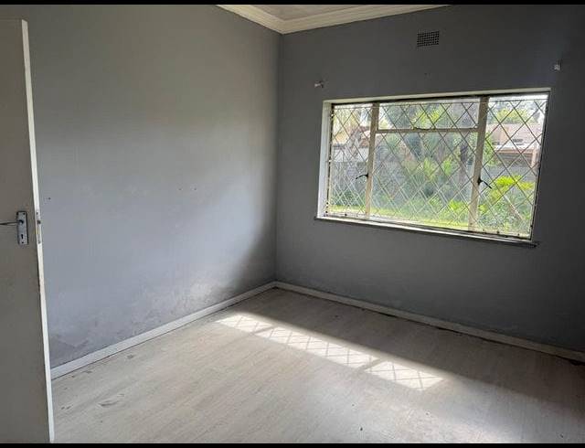 3 BEDROOM FREEHOLD FOR SALE IN BRENTHURST